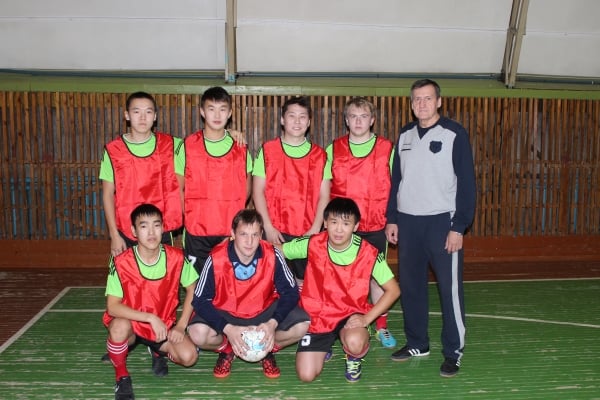 Команда студенческого футбольного клуба института ведет подготовку к соревнованиям