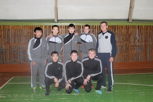 Команда студенческого футбольного клуба института ведет подготовку к соревнованиям
