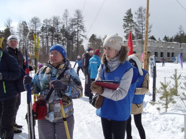 Участниив массовой лыжной гонки Лыжня России - 2015